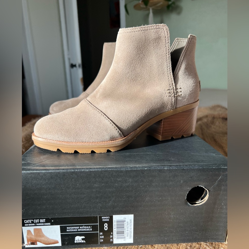Sorel Cate Cut Out Ash Brown Ankle Boots - EUC worn one time.